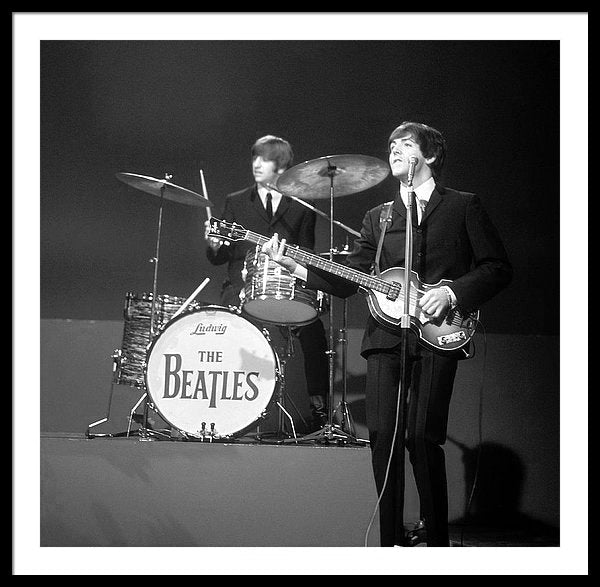 photo-of-ringo-starr-and-paul-mccartney-framed-print