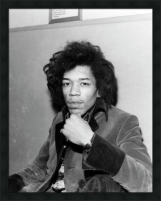 photo-of-jimi-hendrix-framed-print-1